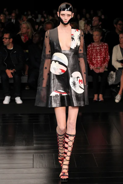 Look 18
